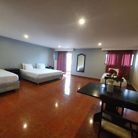 Hotel Puerta De Oro バランキージャ エクステリア 写真