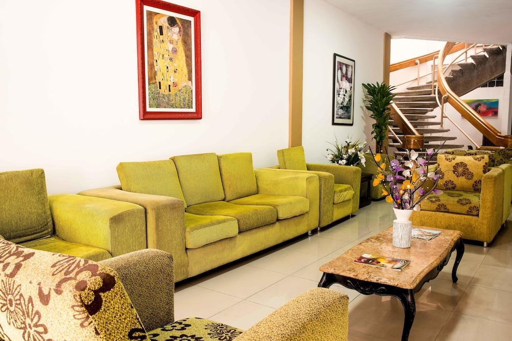 Hotel Puerta De Oro バランキージャ エクステリア 写真