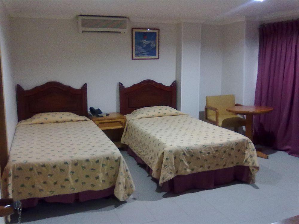 Hotel Puerta De Oro バランキージャ エクステリア 写真