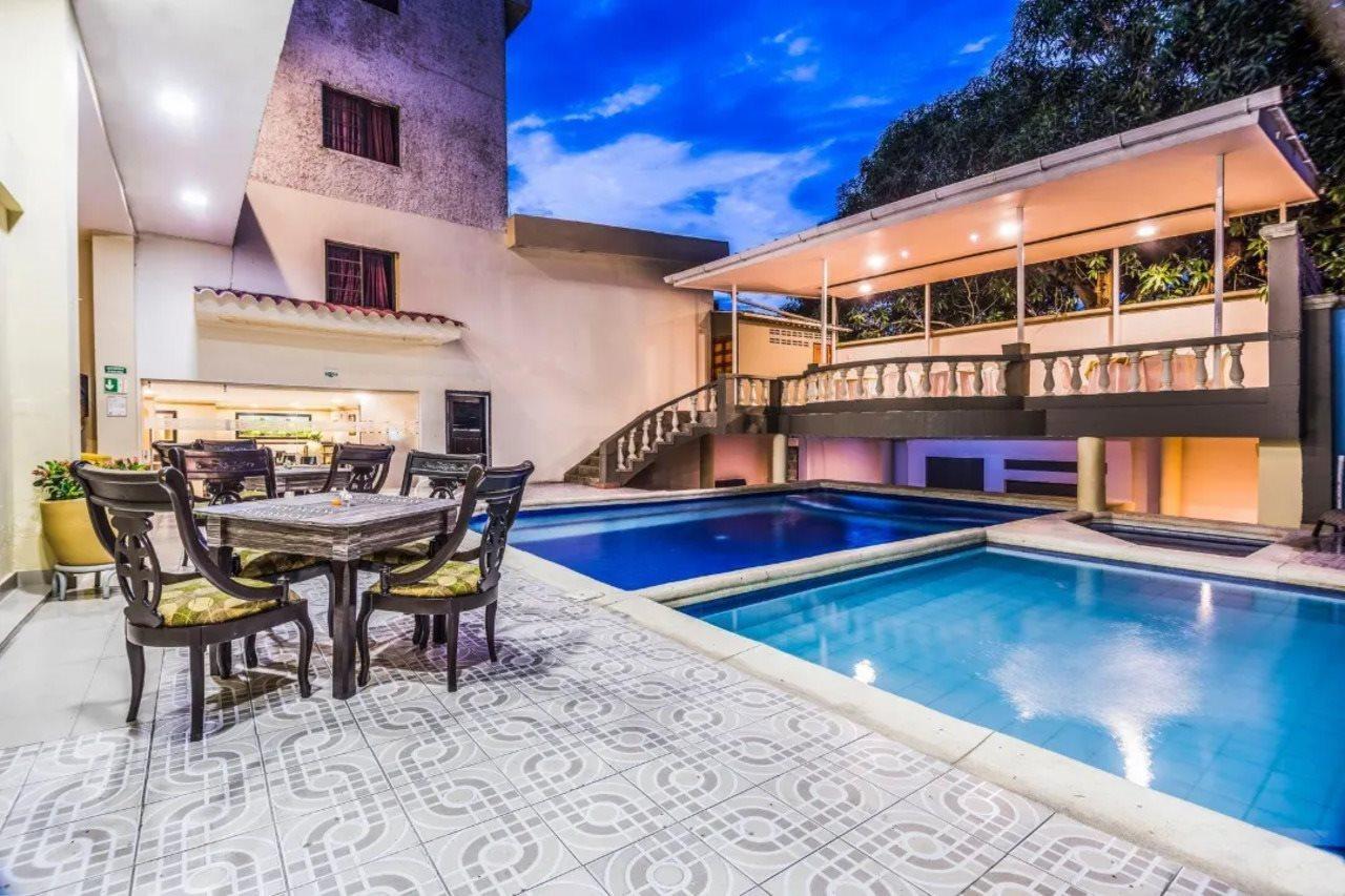 Hotel Puerta De Oro バランキージャ エクステリア 写真