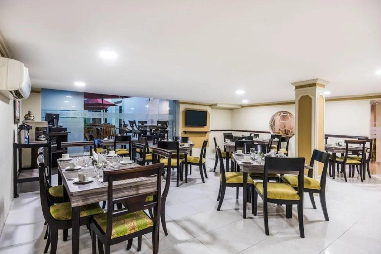 Hotel Puerta De Oro バランキージャ エクステリア 写真