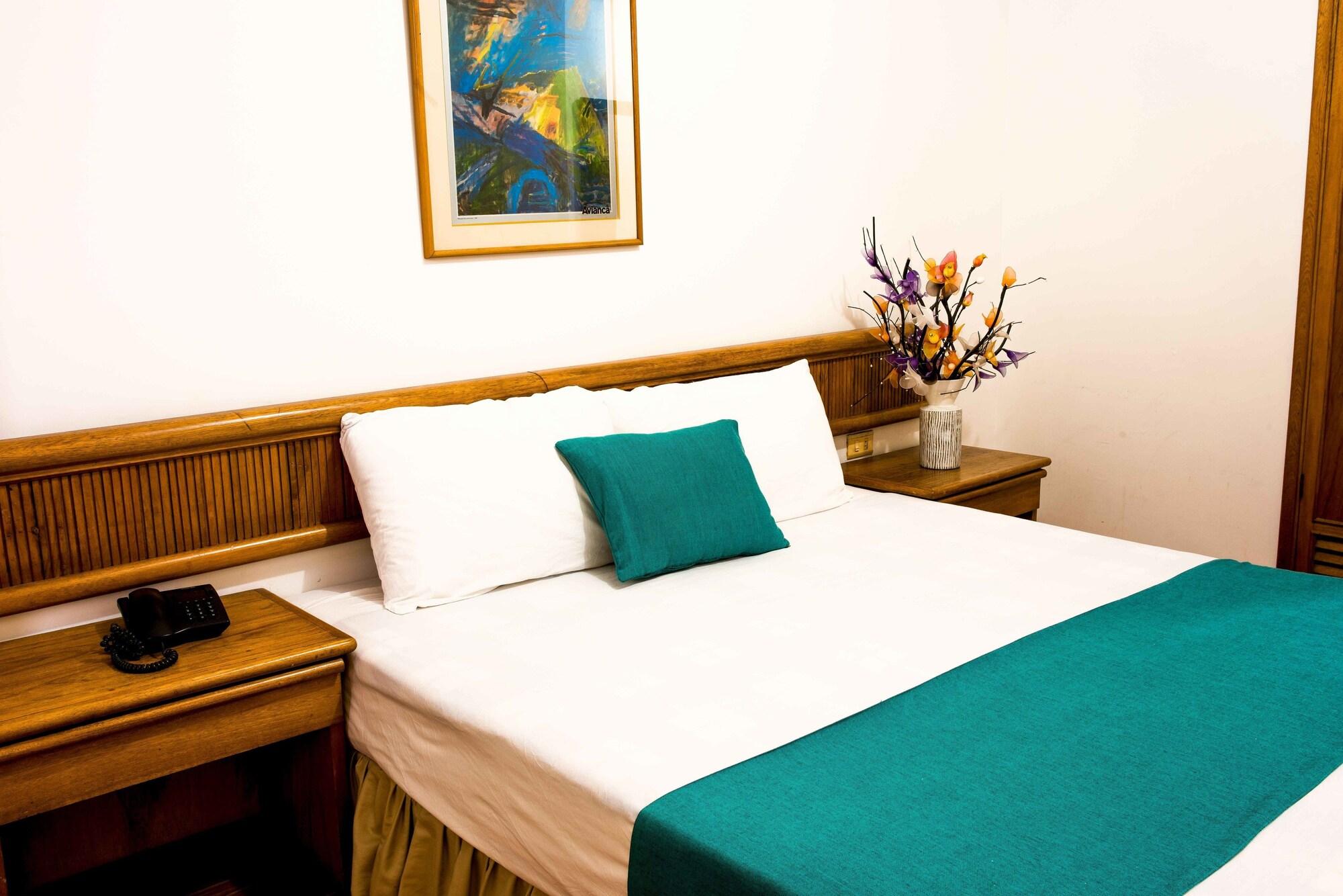 Hotel Puerta De Oro バランキージャ エクステリア 写真