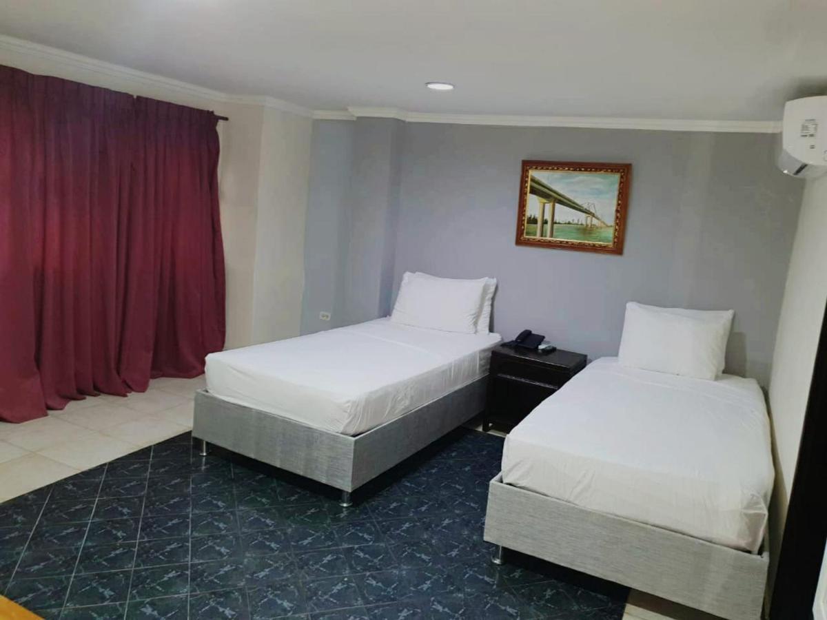 Hotel Puerta De Oro バランキージャ エクステリア 写真