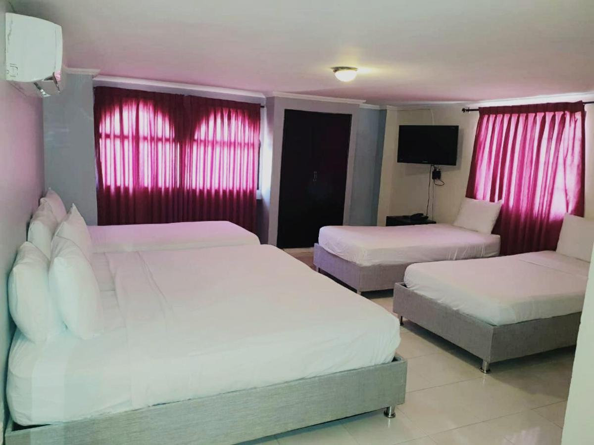 Hotel Puerta De Oro バランキージャ エクステリア 写真