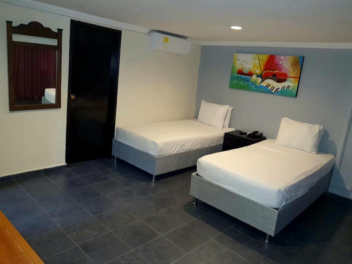 Hotel Puerta De Oro バランキージャ エクステリア 写真