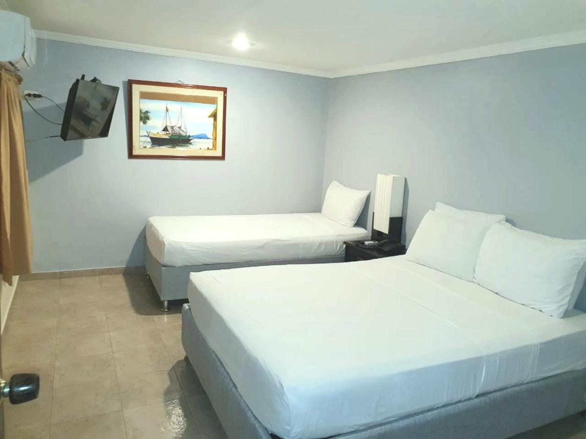 Hotel Puerta De Oro バランキージャ エクステリア 写真