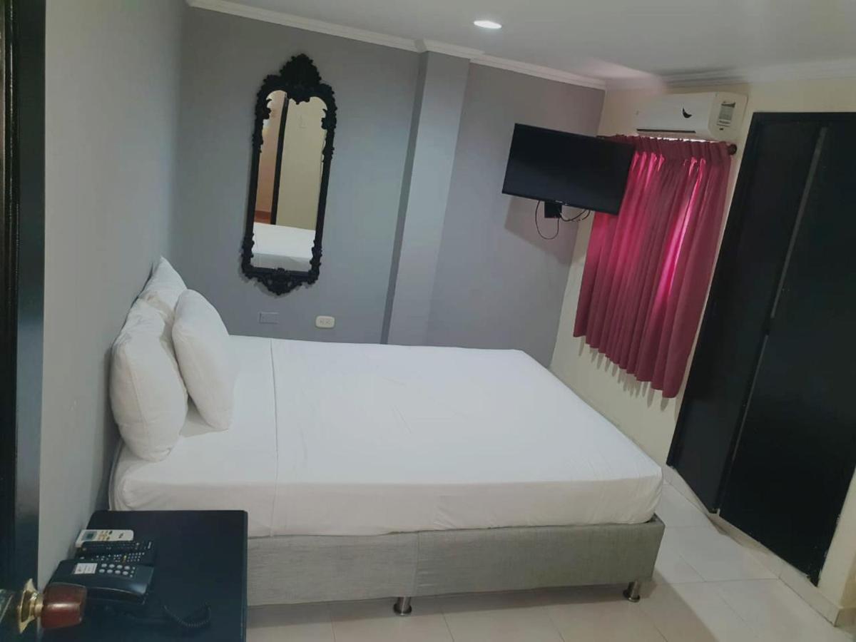 Hotel Puerta De Oro バランキージャ エクステリア 写真