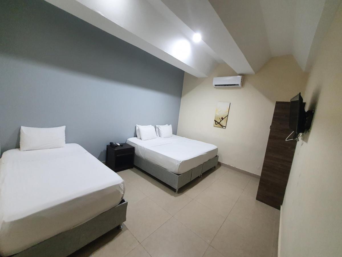 Hotel Puerta De Oro バランキージャ エクステリア 写真
