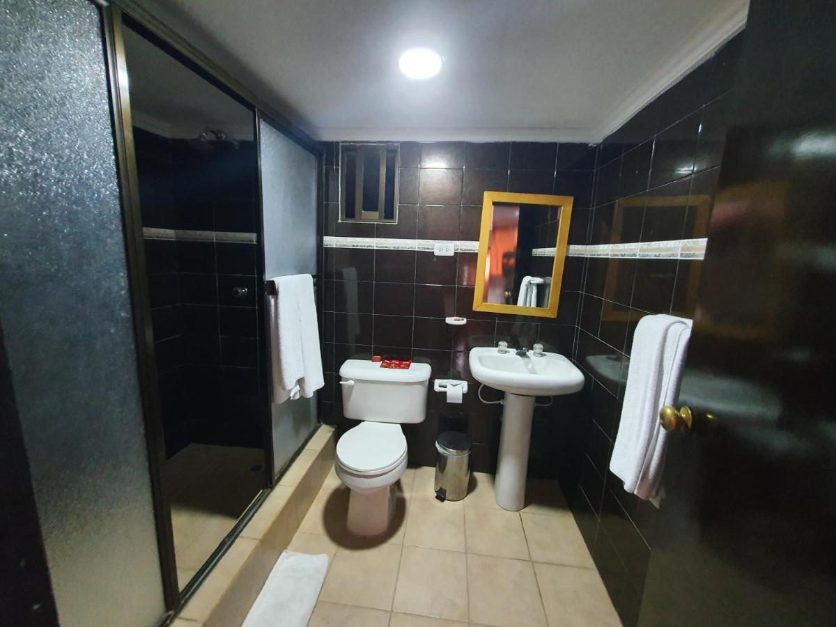 Hotel Puerta De Oro バランキージャ エクステリア 写真