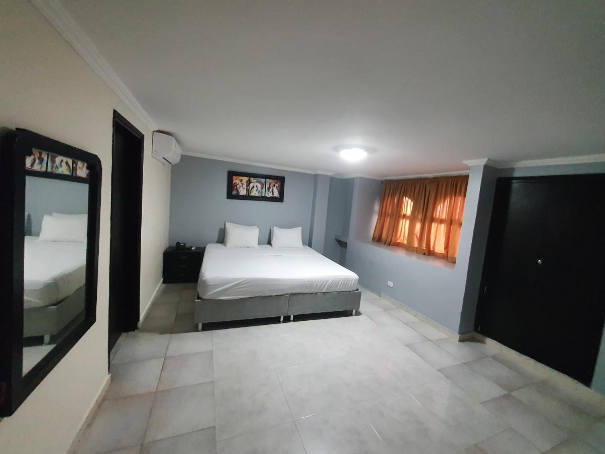 Hotel Puerta De Oro バランキージャ エクステリア 写真