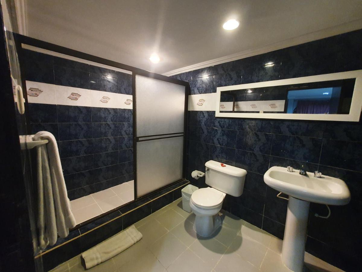 Hotel Puerta De Oro バランキージャ エクステリア 写真