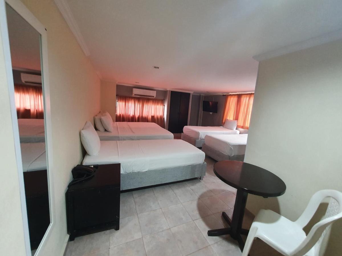 Hotel Puerta De Oro バランキージャ エクステリア 写真