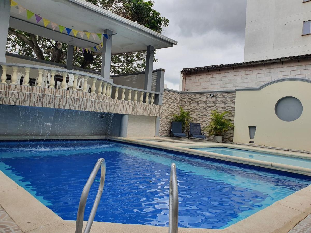 Hotel Puerta De Oro バランキージャ エクステリア 写真