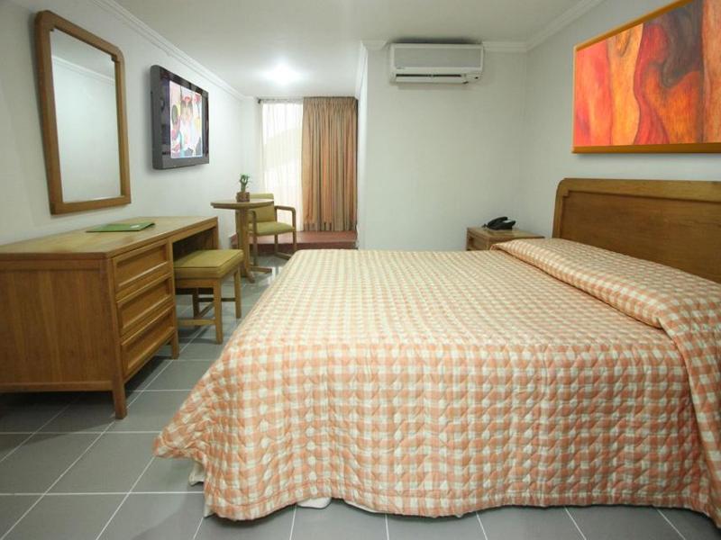 Hotel Puerta De Oro バランキージャ エクステリア 写真