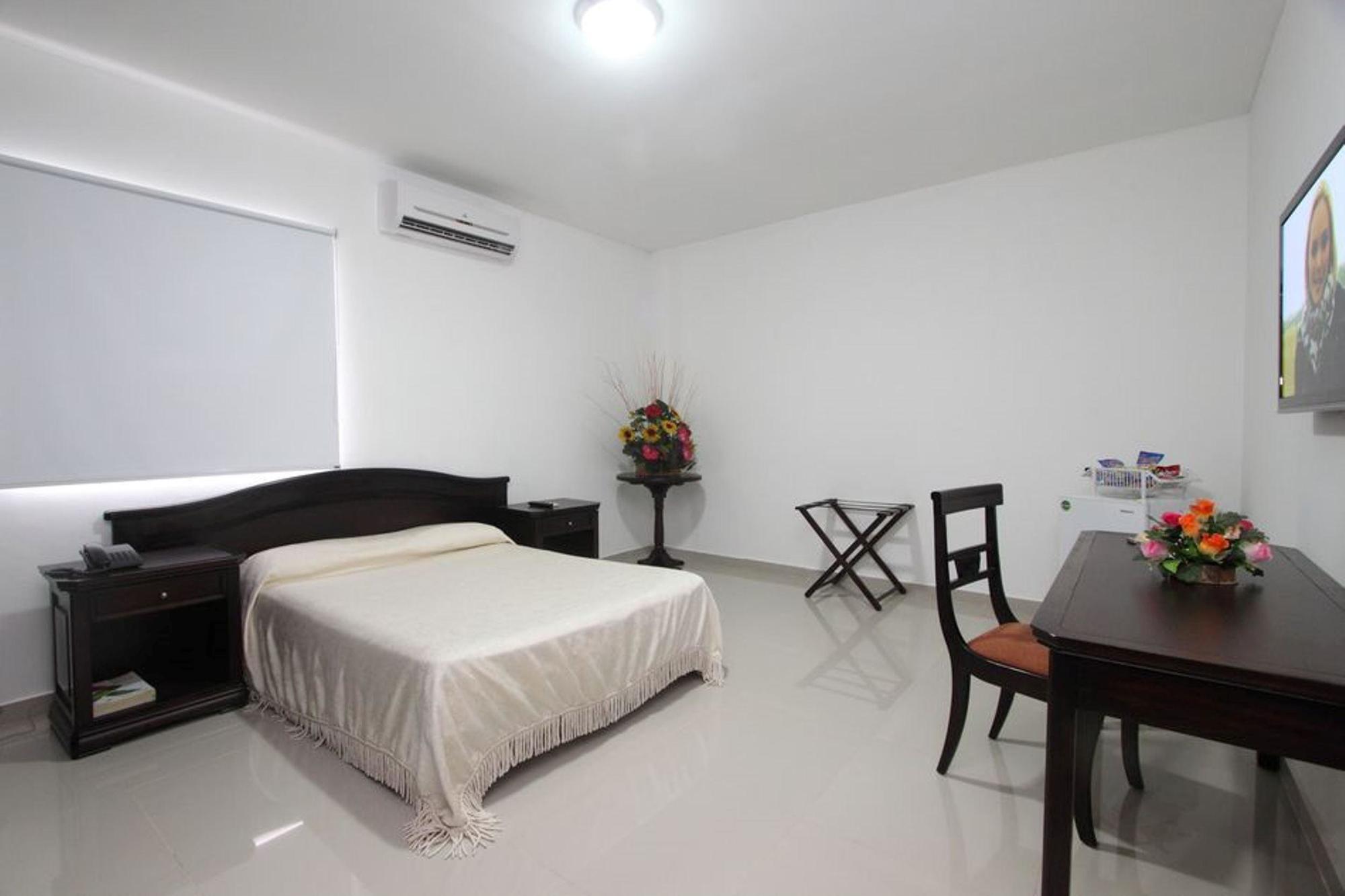 Hotel Puerta De Oro バランキージャ エクステリア 写真