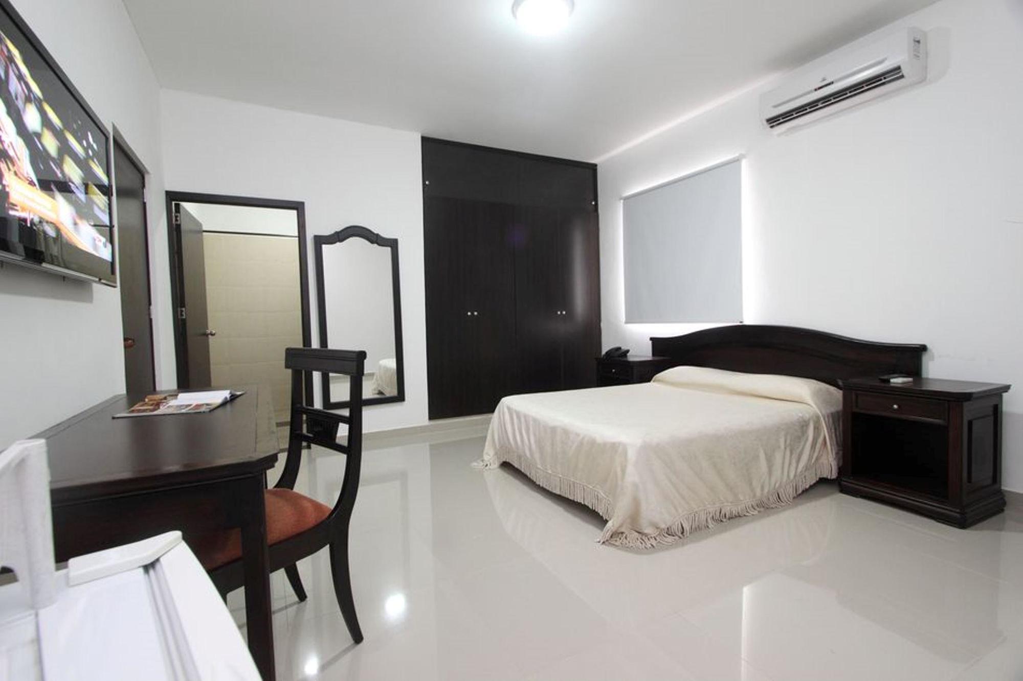 Hotel Puerta De Oro バランキージャ エクステリア 写真