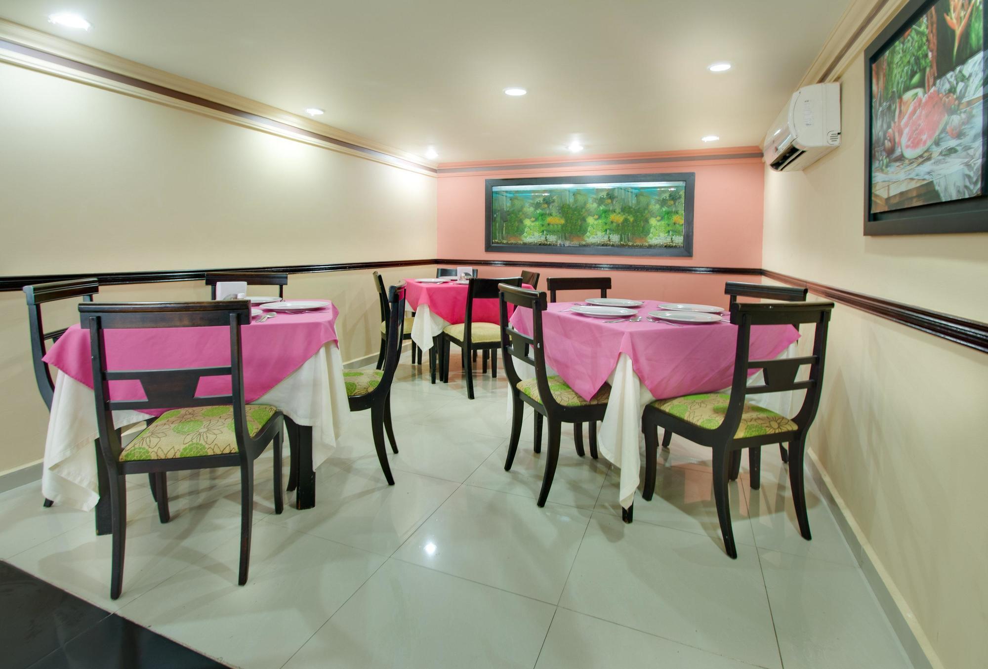 Hotel Puerta De Oro バランキージャ エクステリア 写真