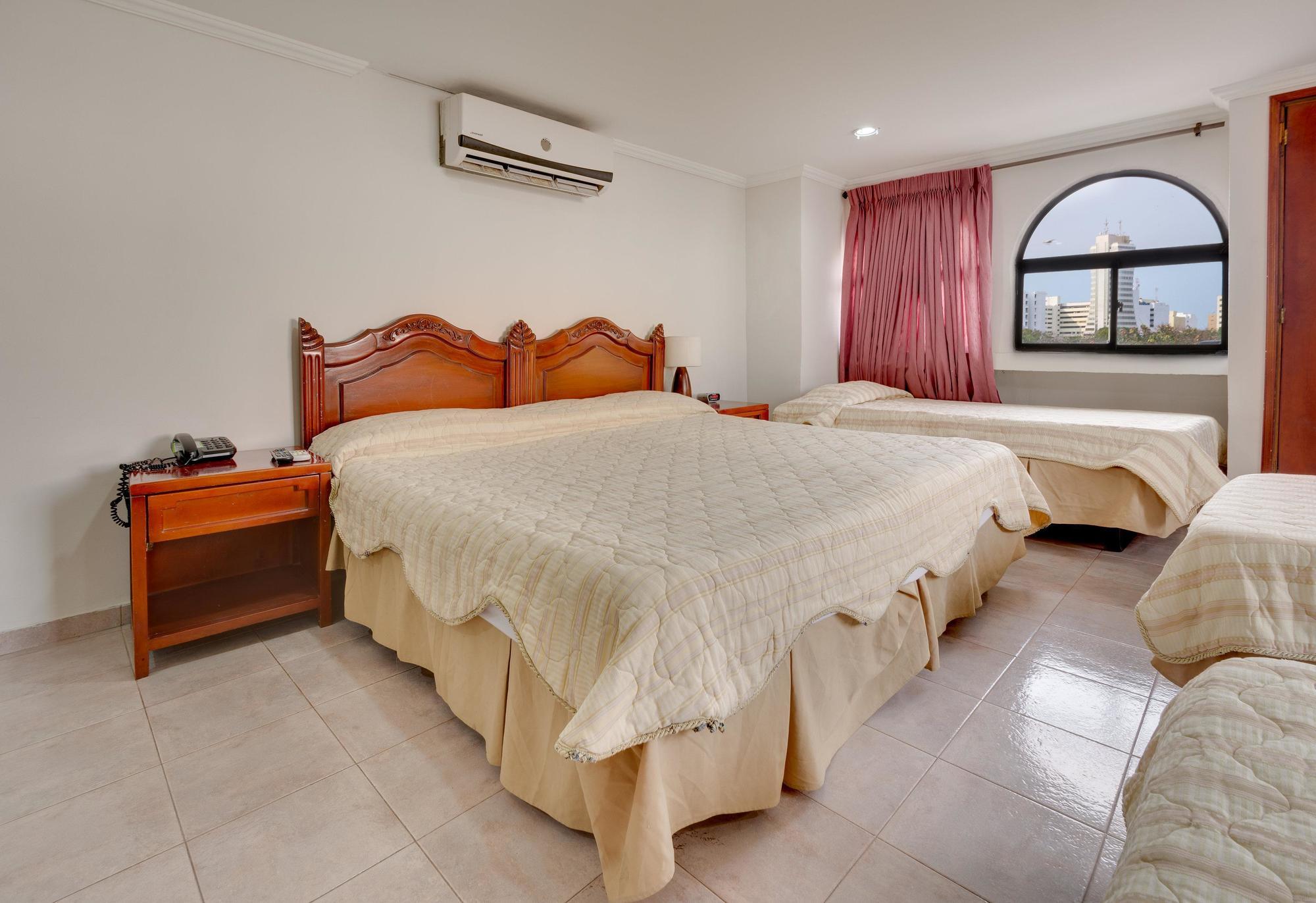 Hotel Puerta De Oro バランキージャ エクステリア 写真