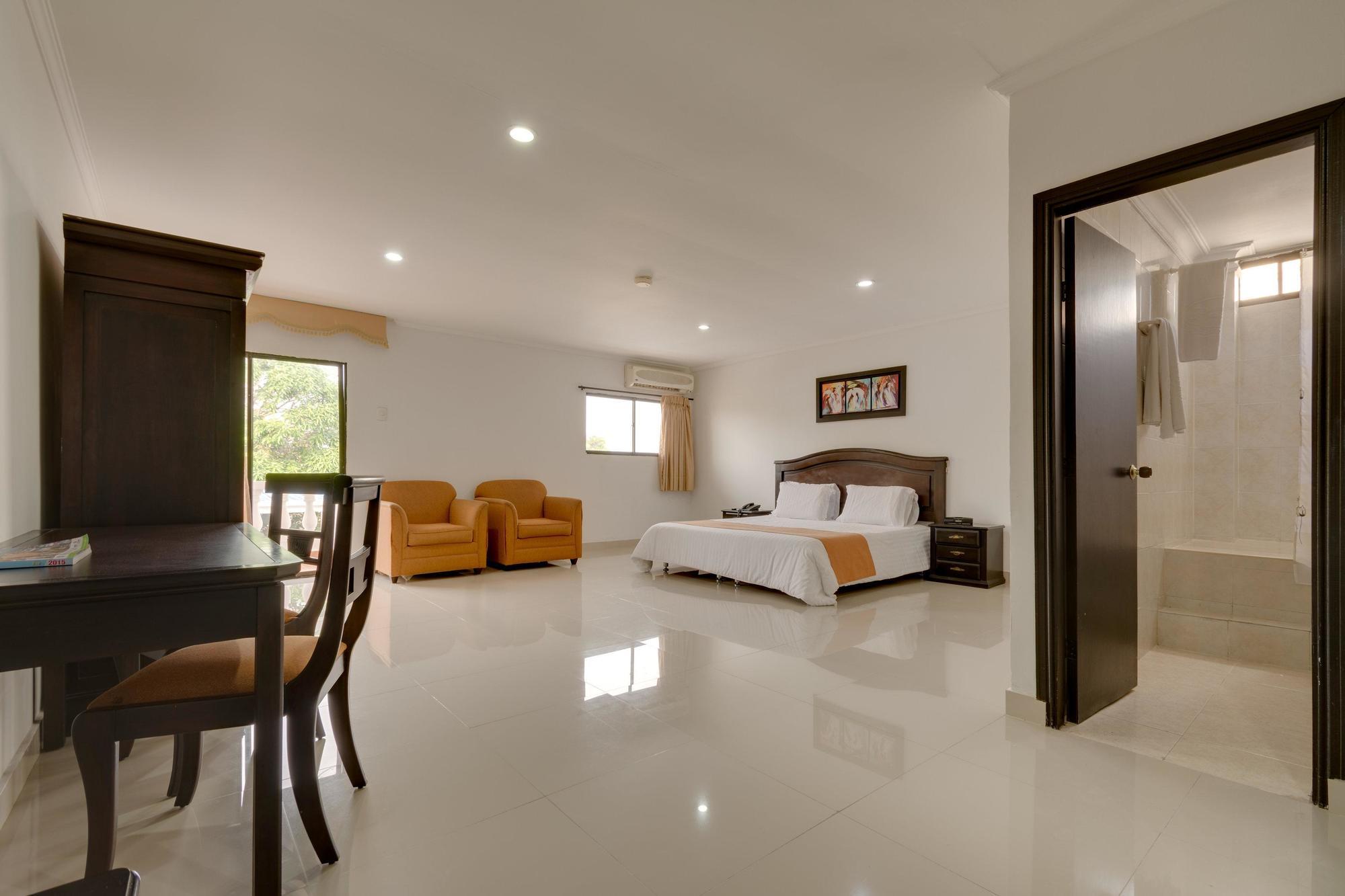 Hotel Puerta De Oro バランキージャ エクステリア 写真
