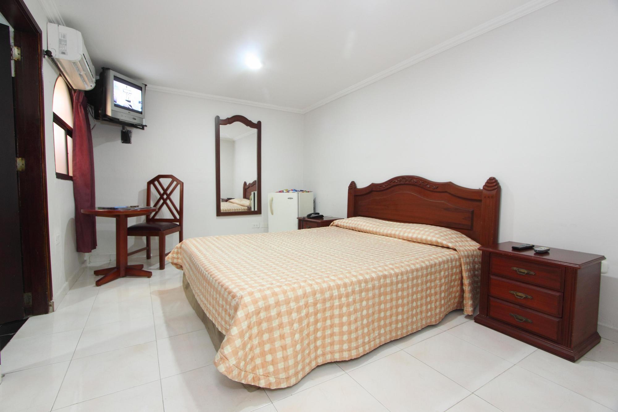 Hotel Puerta De Oro バランキージャ エクステリア 写真