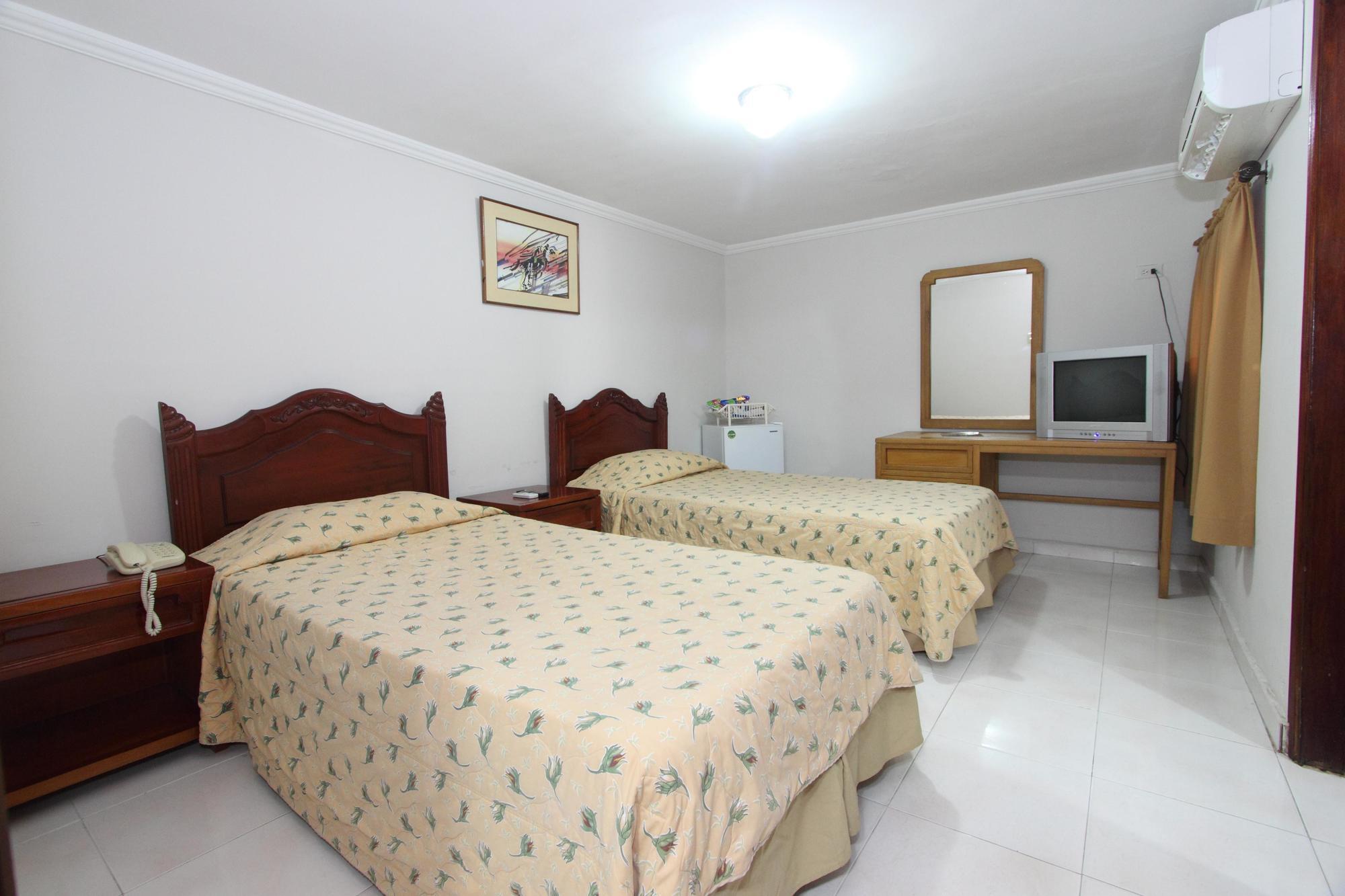 Hotel Puerta De Oro バランキージャ エクステリア 写真