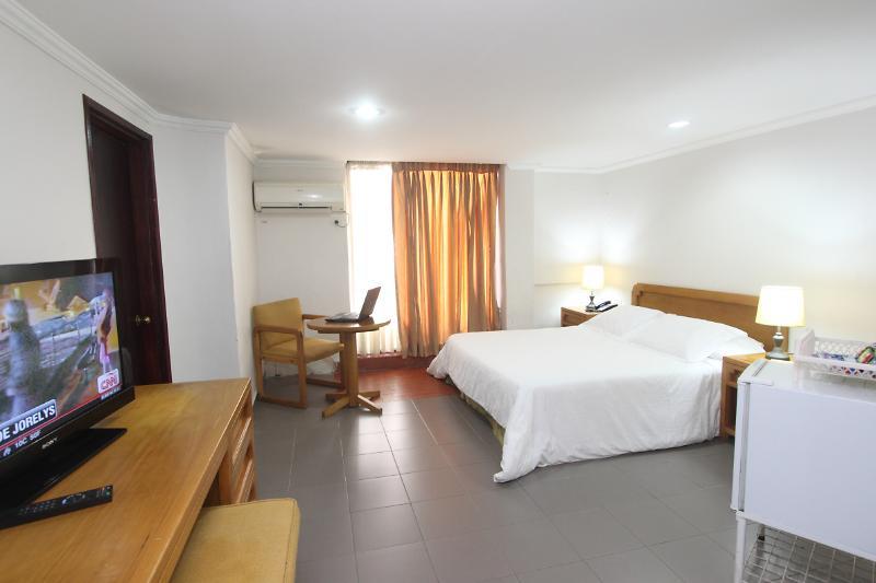 Hotel Puerta De Oro バランキージャ エクステリア 写真