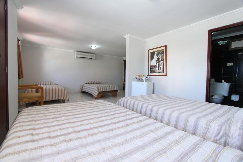 Hotel Puerta De Oro バランキージャ エクステリア 写真