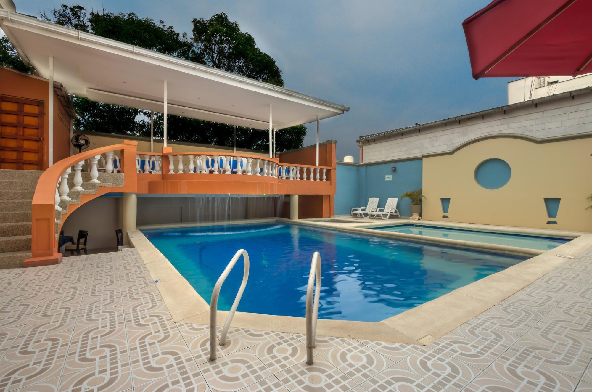 Hotel Puerta De Oro バランキージャ エクステリア 写真