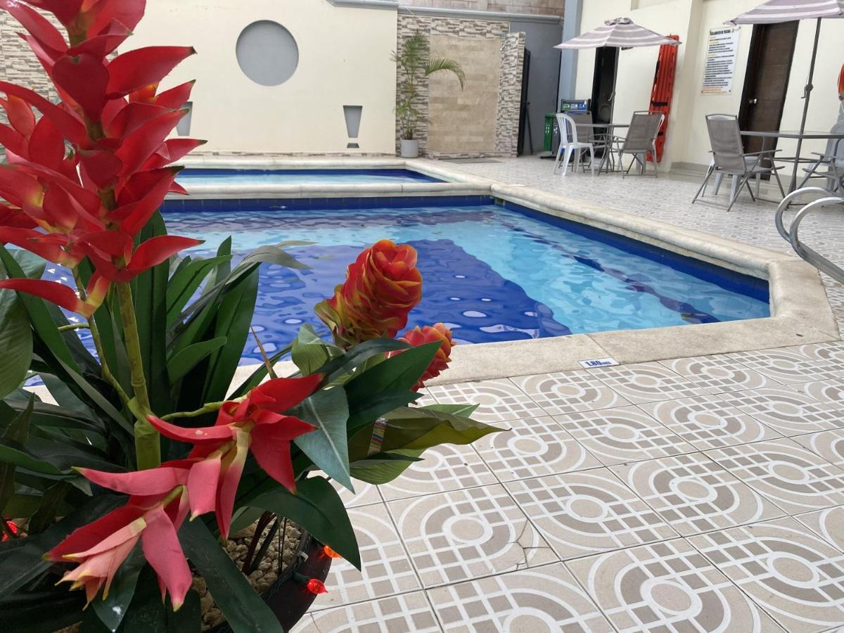Hotel Puerta De Oro バランキージャ エクステリア 写真